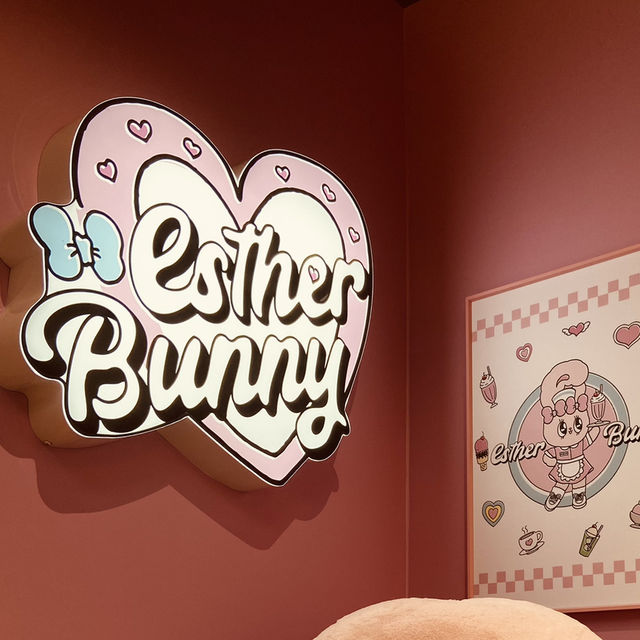走進粉紅俱樂部｜Esther Bunny 艾絲樂小兔
