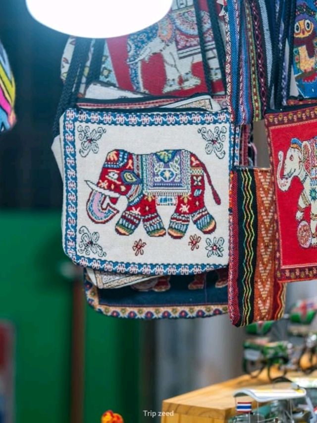 เที่ยวตลาดน้ำยามค่ำคืน