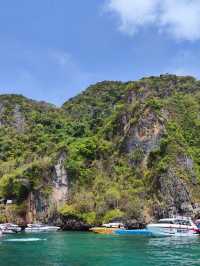 อ่าวมาหยา เมืองพังงา: สัมผัสสวรรค์กลางทะเลอันดามัน