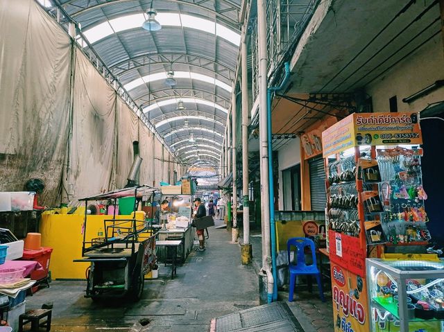 泰國曼谷市中心湄南河畔百年老市場景點：拍乎叻路市場，適合休閒逛街購物拍照📸打卡
