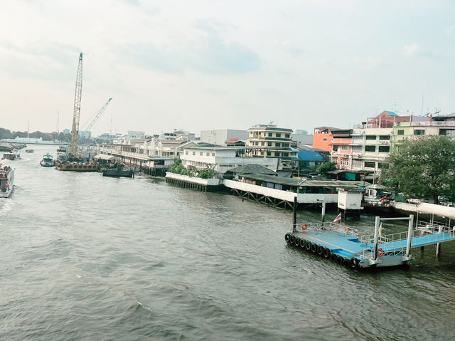 泰國曼谷著名橋景點：Phra Phutthayotfa Bridge。適合拍照打卡了觀光旅遊！ 