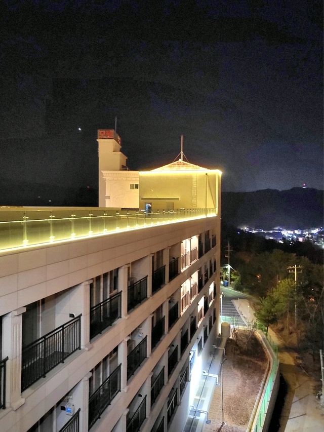 루프탑 야경이 멋스런 정동진 신상호텔