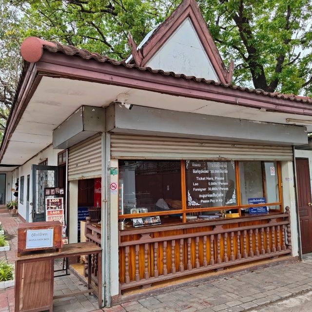 Cultural Highlights: A Quick Tour of Vientiane's Gems 🌍🏛️