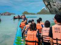 ชายหาดด้านล่างของเกาะแม่เกาะ 🌊