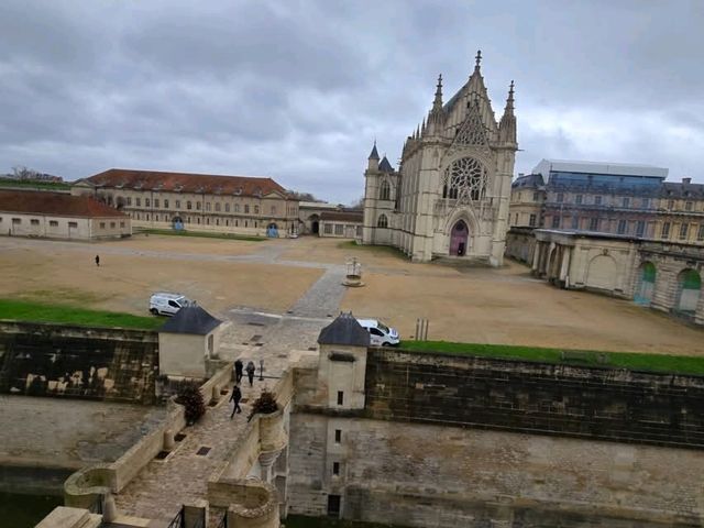 "Château de Vincennes : its iconic landmarks and picturesque"