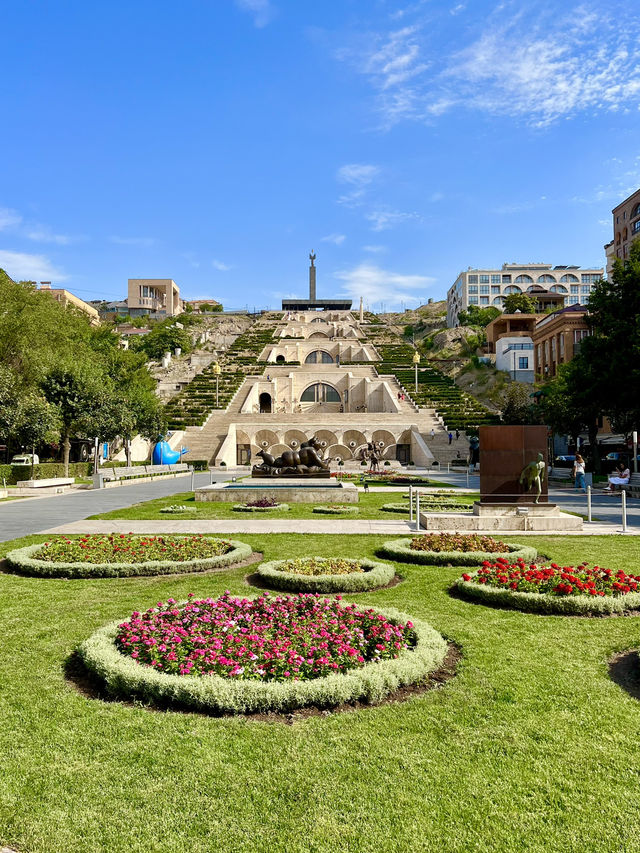 Springtime in Yerevan: Around the Cascade🌷