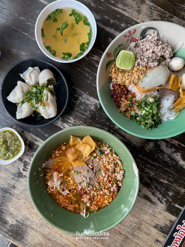 ก๋วยเตี๋ยวหมูต้มยำ ลาดพร้าว 71 หมูสับแน่น 