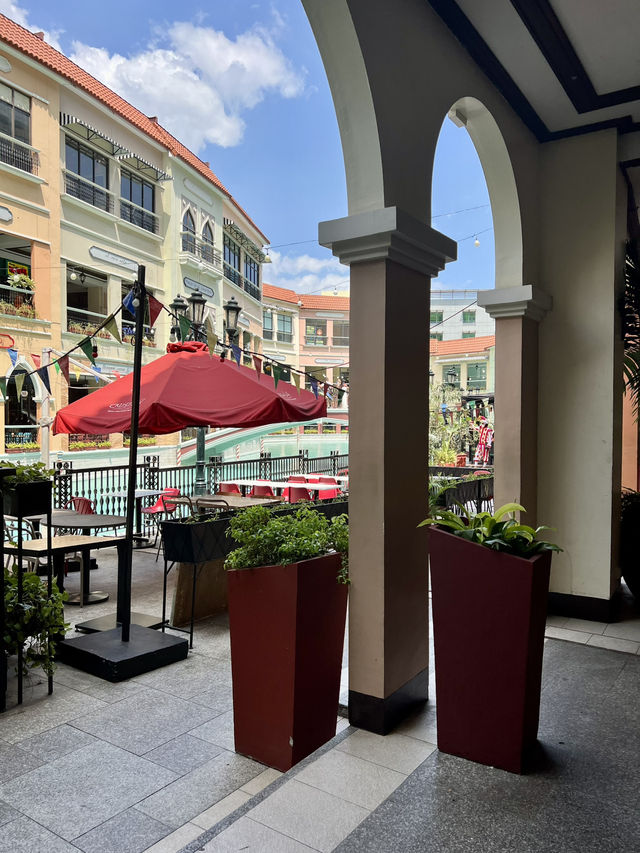 Exploring Venice Grand Canal Mall in Manila