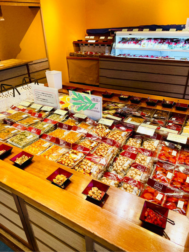 【神奈川県/鎌倉　年間50万人が訪れる漬物専門店は味見ができる！】