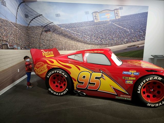  A Paradise for Car Lovers – My Unforgettable Visit to the Petersen Automotive Museum