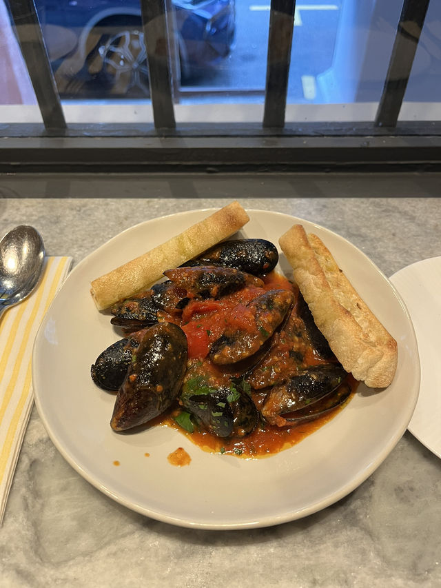 Viral Italian pasta bar 