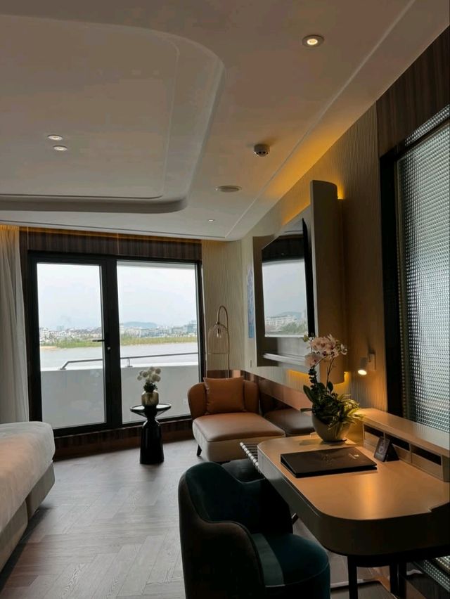 ⚓🌟 A Journey Through Jade Waters: My Halong Bay Cruise Adventure! 🌟⚓
