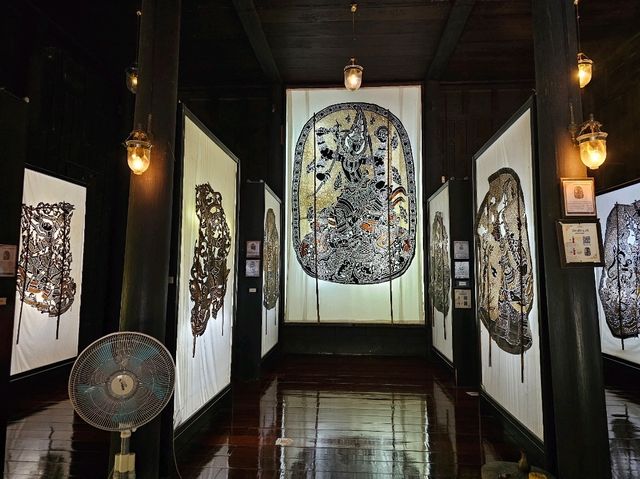 พิพิธภัณฑ์หนังใหญ่วัดขนอน เที่ยวชมตำนานหนังใหญ่