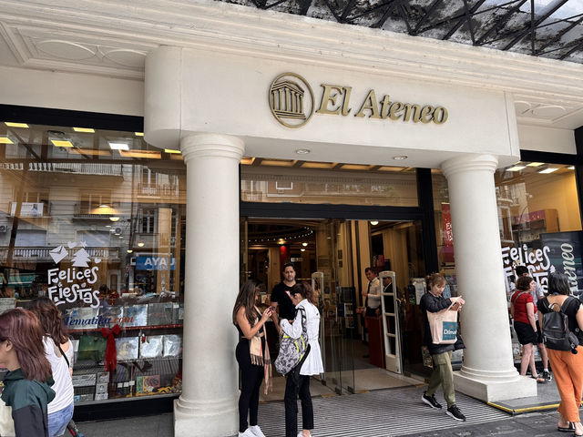 【El Ateneo Grand Splendid】“劇場が本屋になった”空間美に酔いしれる。