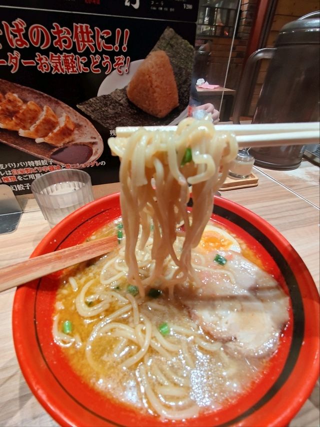 北海道美食｜早上10點就開始排隊~超人氣拉麵名店~一幻拉麵(えびそば一幻) 