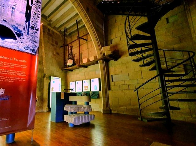 佩尼亞德艾隆城堡因其建造的岩石而得名