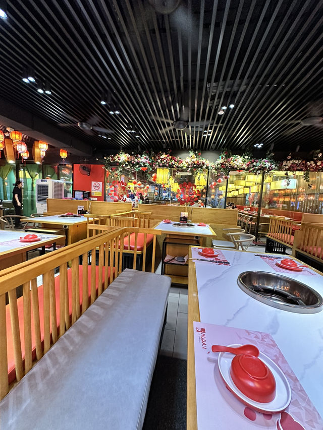 A Fiery Feast at Mudan China Hotpot