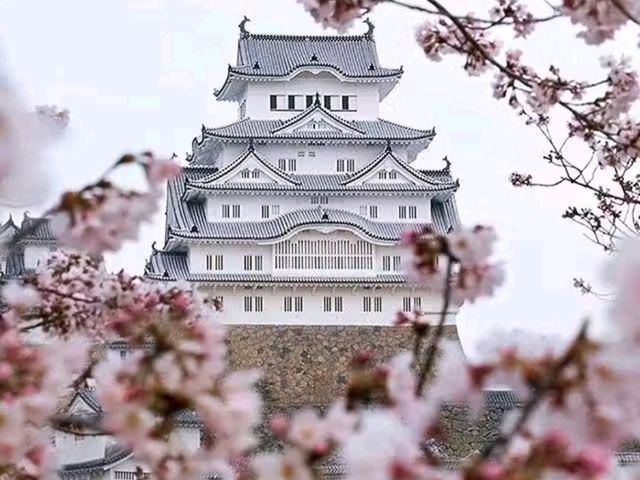 Himeji – Japan’s Pristine White Heron Castle Town