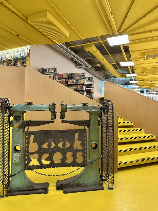 Reading in Color: A Quiet Escape at BookXcess Lalaport