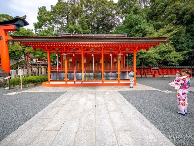 A Journey Through Fushimi Inari Shrine – Kyoto’s Vermilion Pathway