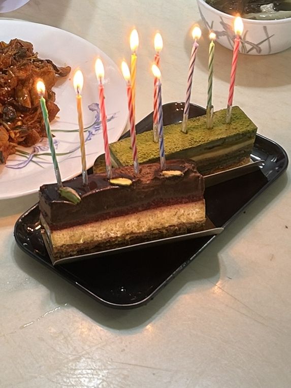 🍰 그림 속에서 즐기는 티타임, 웃음 베이커리