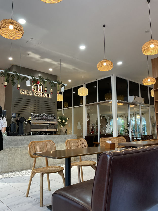 คาเฟ่ mill coffee desserts มหาลัยเกษตรศาตร์
