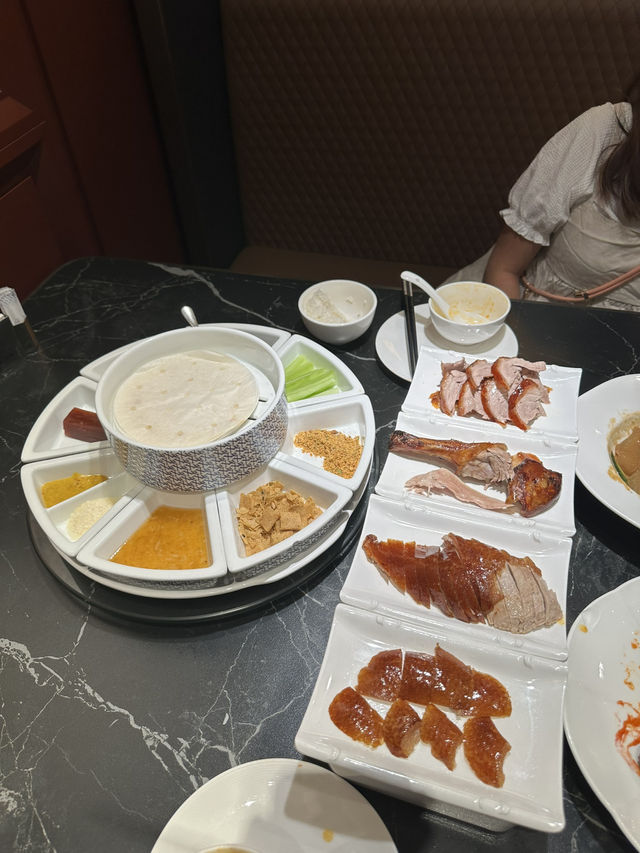 金光華港人必食片皮鴨！