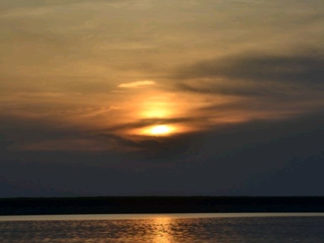 シンリ浜のドラマチックサンセット🌥🌅