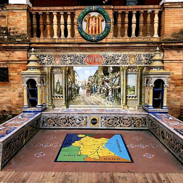 จตุรัสครึ่งวงกลม Plaza de España