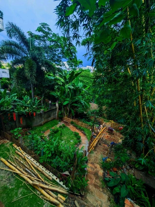 Hidden Garden, Hidden Vibes