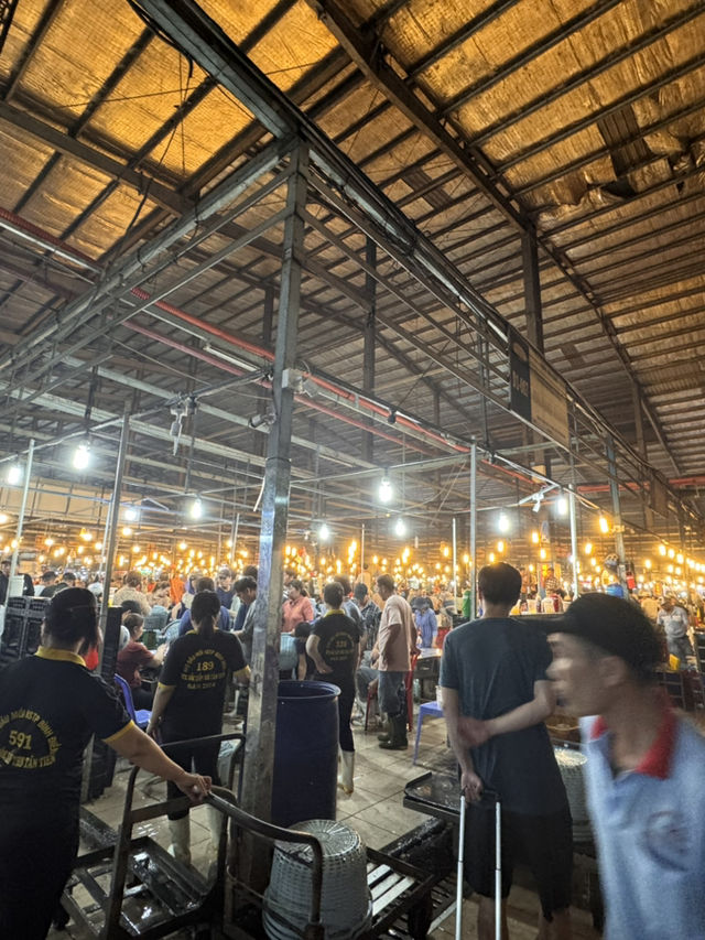 越南🇻🇳胡志明半夜最有名最大菜市場‼️