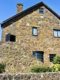 Charming colonial stay with windmill views in Launceston