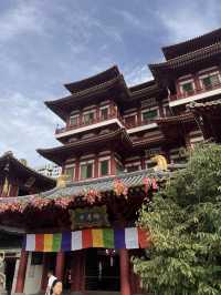 Buddha Tooth Relic Temple (วัดเขี้ยวแก้ว)