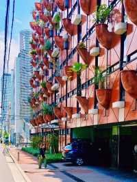Osaka Unfolded: A Kaleidoscope of Colors & A Deep Dive into Gaetano