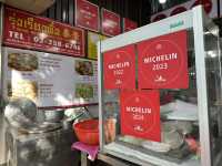 Bangkok’s Pork Noodle Gem: Rung Rueang Delivers Big on Flavor