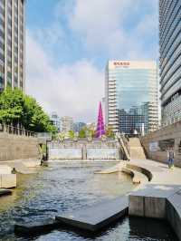 A beautiful river in Cheonggyecheon