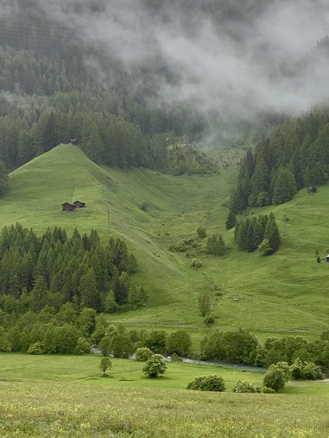 Where the Saas and Matter Valleys Meet – A Hidden Gem with Mountain Drama