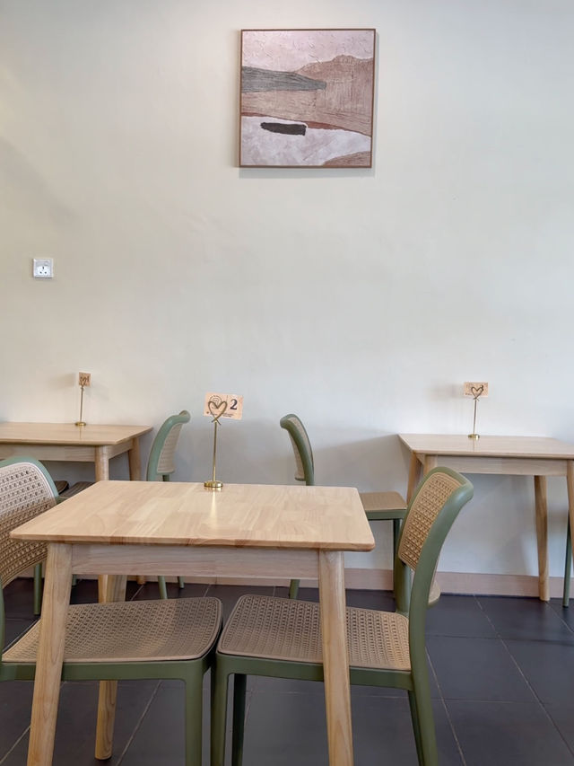 This Kampung Café Serves a Cheesecake That Screams Pistachio