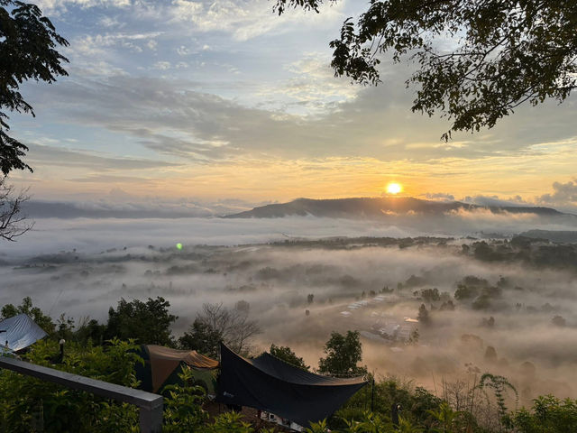 🌄雲海に包まれる朝、カオ・タキアン・ノーで心癒されるひととき。#タイ旅行 #雲海 #絶景スポット
