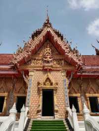 ชมความงามของพระปรางค์สามยอดที่หาดใหญ่ จังหวัดสงขลา