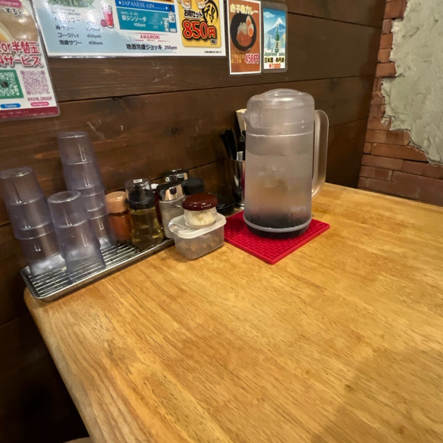 藏身國際通巷弄的黑蒜拉麵──沖繩「琉家本店」食記