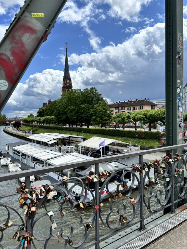 day and night at frankfurt 