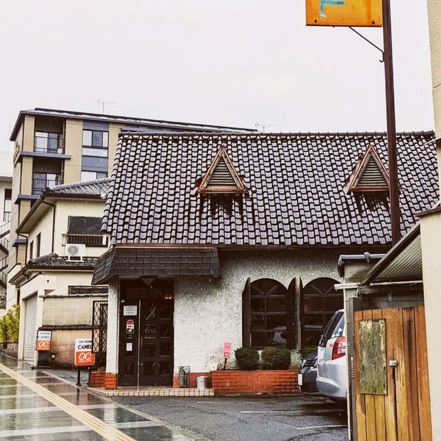 TEA ROOM CAMEL