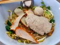 ร้านก๋วยเตี๋ยวเก่าแก่แปดริ้ว เปิดมาแล้วกว่า 60 ปี
