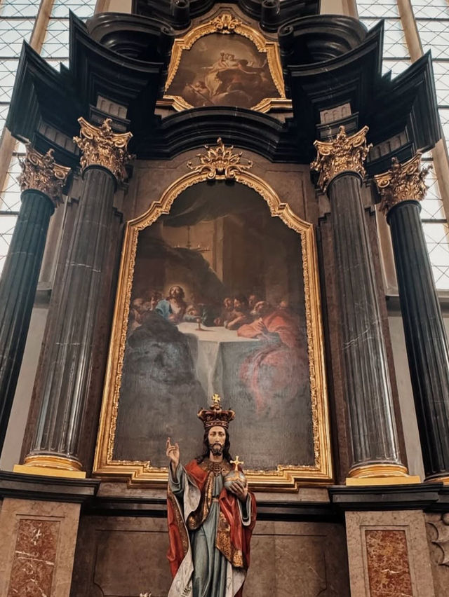⛪️荘厳な美と歴史に包まれる、ノートルダム大聖堂の魅力