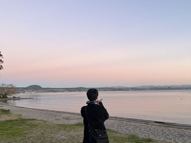 🌅紐西蘭陶波湖日落｜與鴨鴨靜賞黄金時刻✨