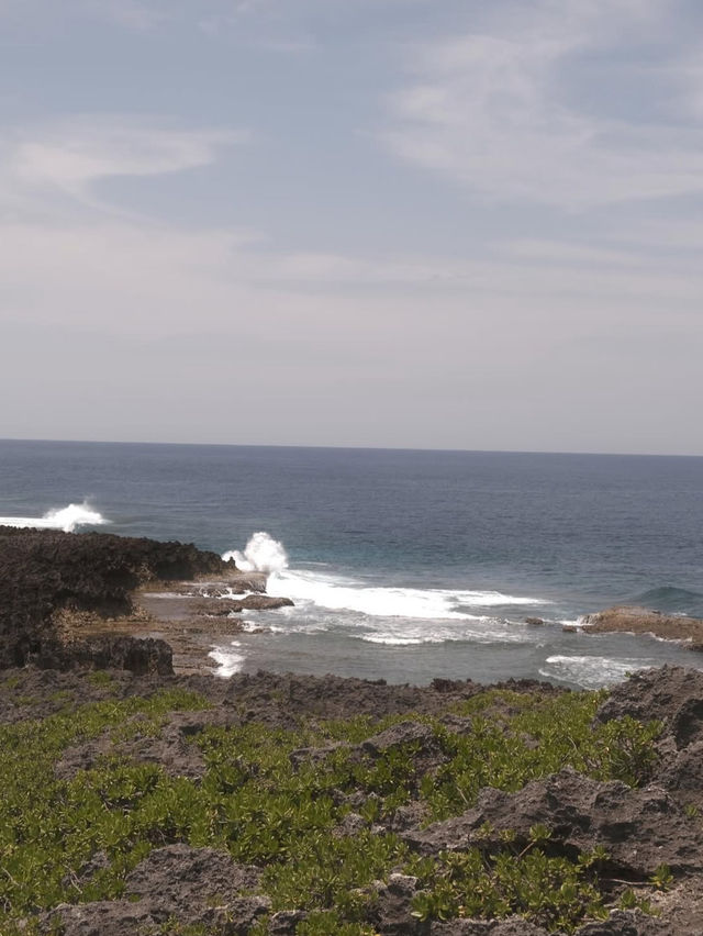 【沖縄の西端で絶景を】ダイナミックな自然美「残波岬」