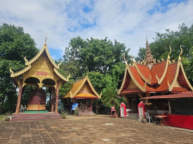 กราบพระธาตุ 4ครูบา เกจิดังทางเหนือ