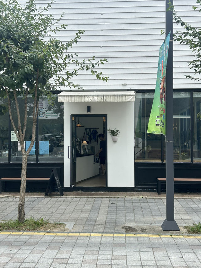 🌿 다정한 디저트와 여유를 만나는, 모스아워 (Mosshour)
