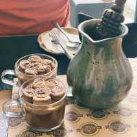 세계에서 가장 작은 활화산 옆에서 마시는 진짜 초콜릿 Tsokolateria 후기 